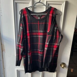 🎁 2/$40 🎁 Cold Shoulder Plaid Holiday Sweater 🎄